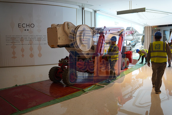 江城清洗：點(diǎn)亮萬象城鳳凰燈