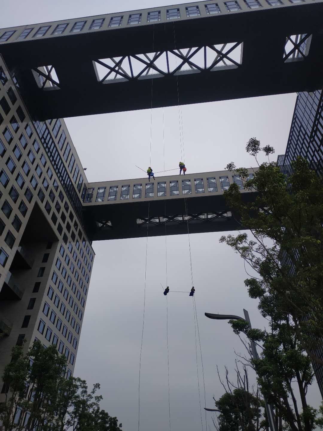 【江城清洗】中秋國慶，他們不放假！