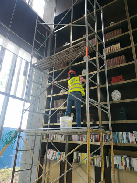  武漢江城清洗為黃岡鐵投?書(shū)香林語(yǔ)項(xiàng)目提供開(kāi)荒保潔服務(wù) 