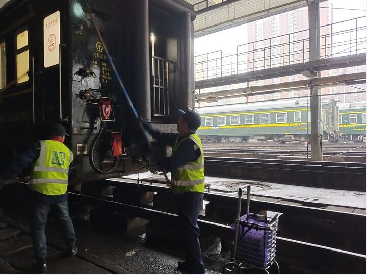 火車清洗現(xiàn)場實(shí)拍