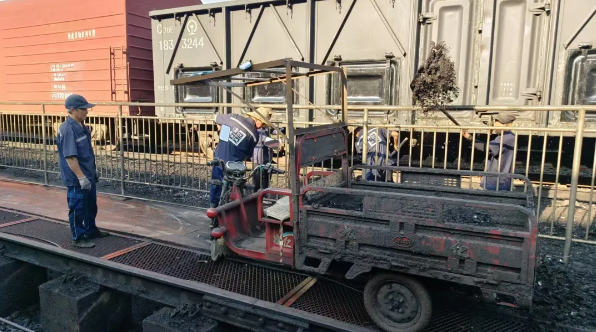 江岸車輛段項(xiàng)目組夏日奮戰(zhàn)紀(jì)實(shí)