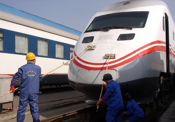 武漢鐵路局動(dòng)車保潔